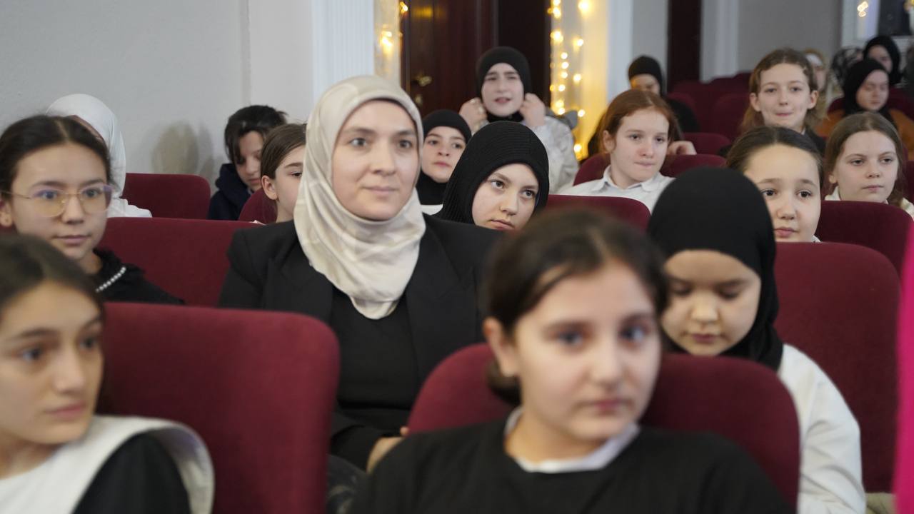 В преддверии месяца Рамадан в Гуманитарно-педагогическом колледже состоялся праздничный Мавлид для студенток